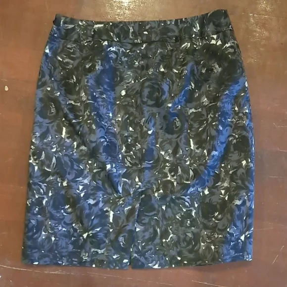 🌻3/$15🌻 LOFT skirt - Picture 5 of 10